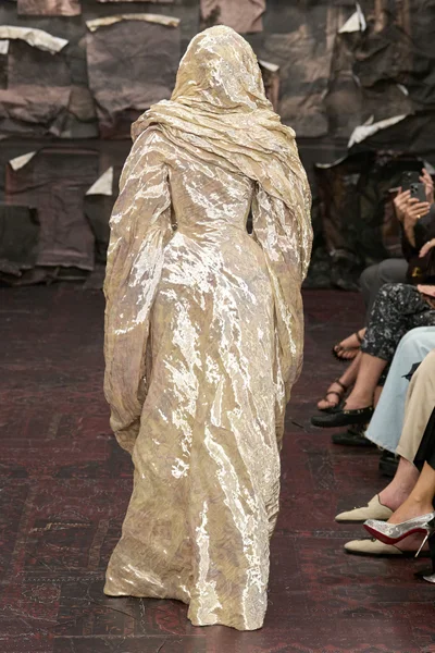 Look 11